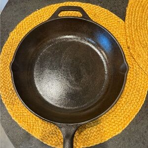 Lodge 10” Cast Iron Skillet EUC